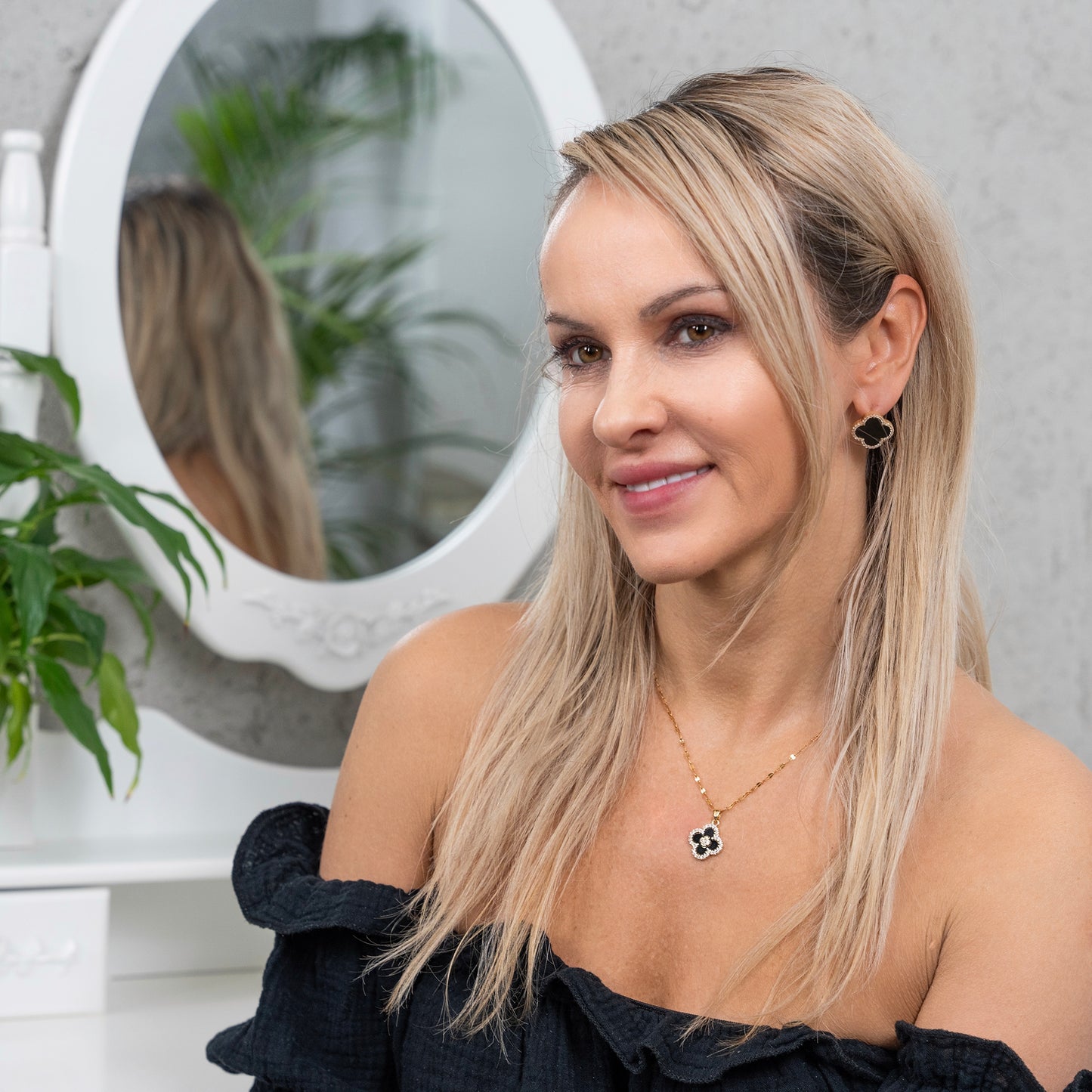 Four Leaf Clover Pendant Necklace for Women 18K Gold Plated with Black Agate & Cubic Zirconia / Dainty Lucky Clover Necklace Perfect for Any Occasion